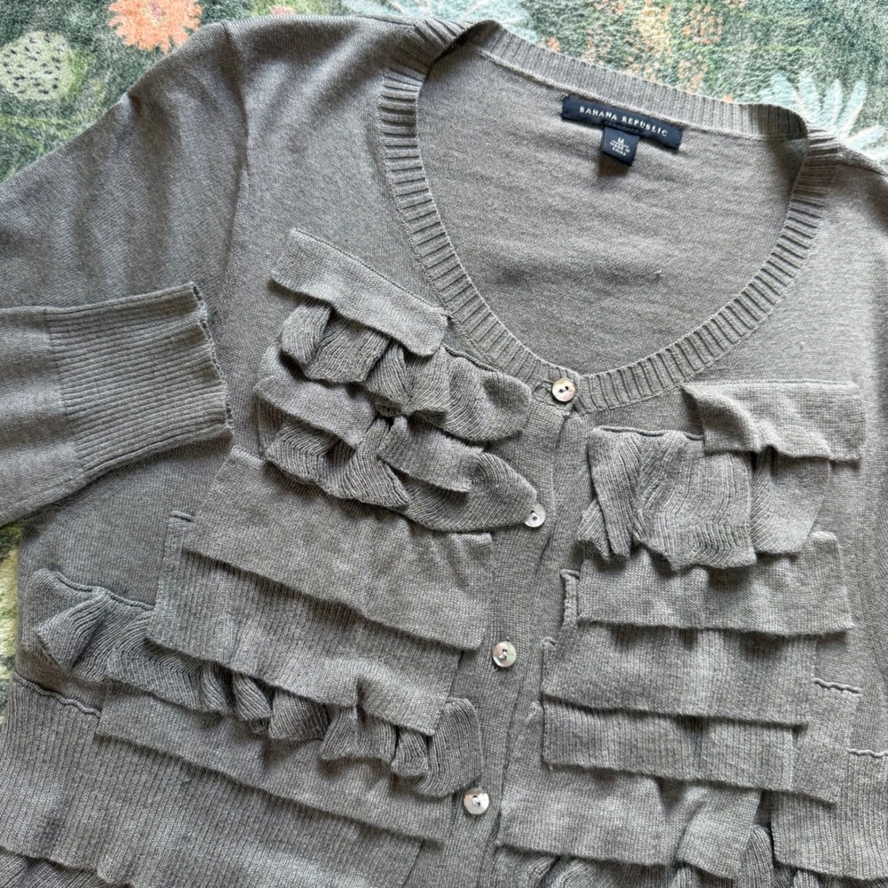 Banana Republic Silk Blend Ruffle Front Cardigan Gray V-Neck Sweater Womens M